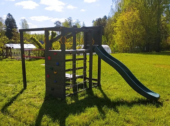 rotaļu laukums bērniem no koka