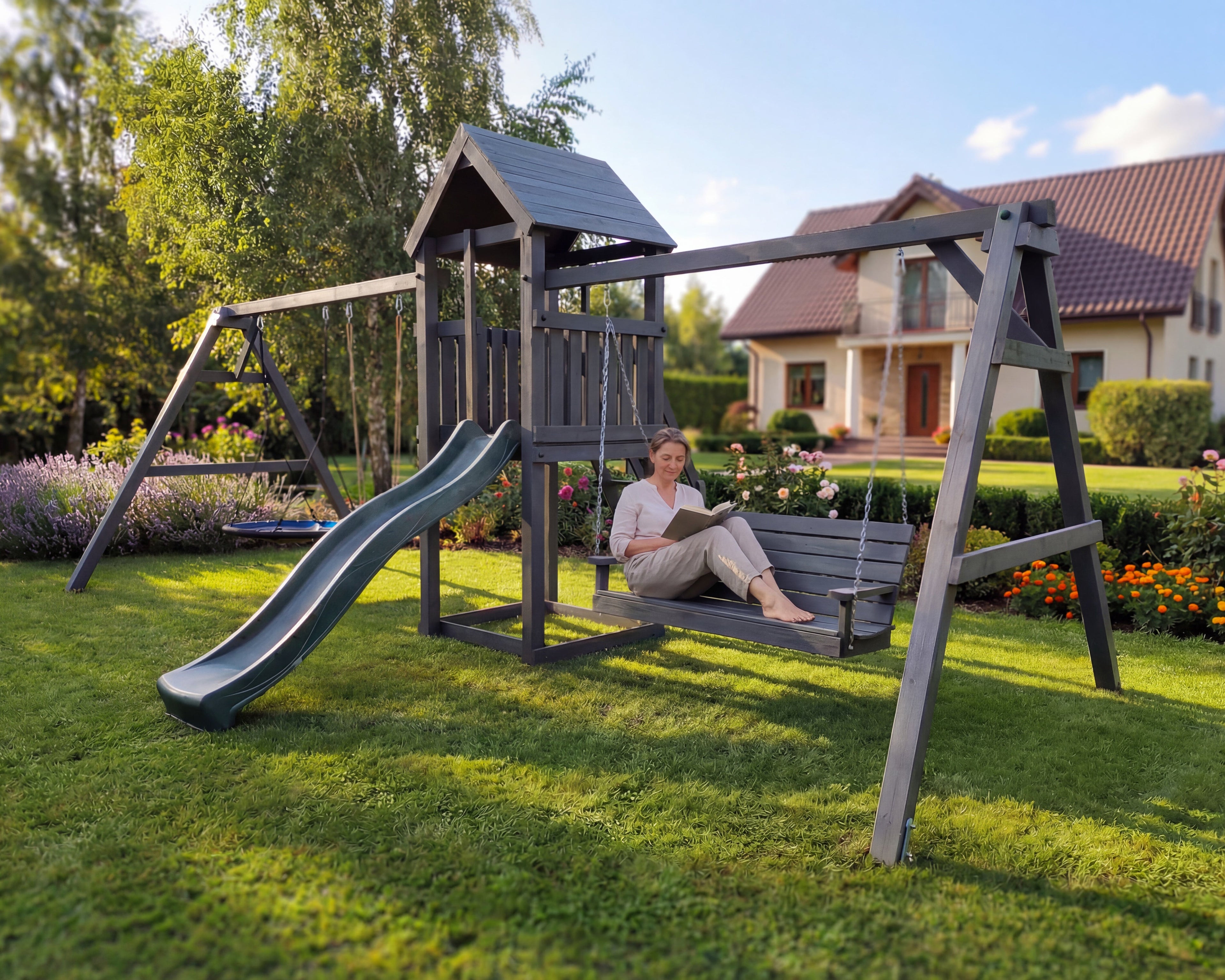 Bērnu rotaļu laukums ar diviem šūpoļu moduļiem