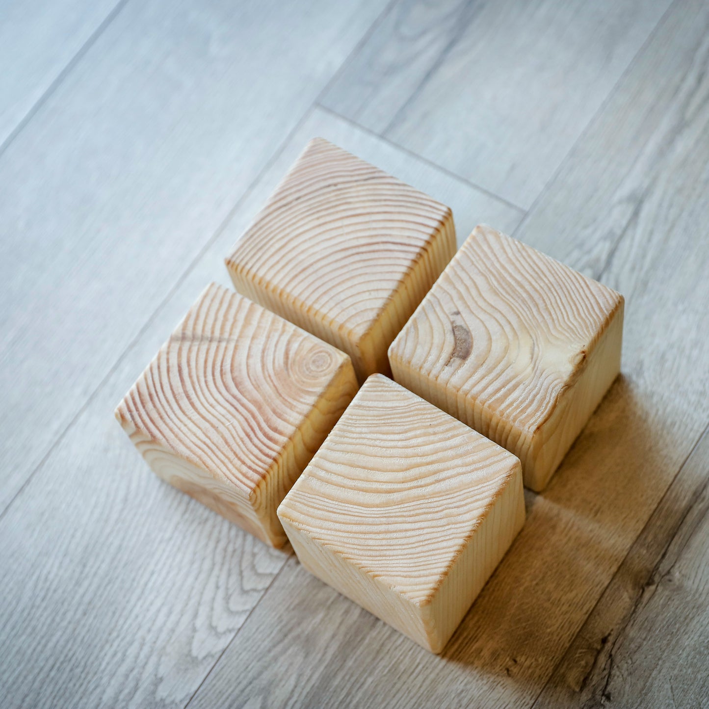 cubes de décoration en bois de 3,5" (x4)